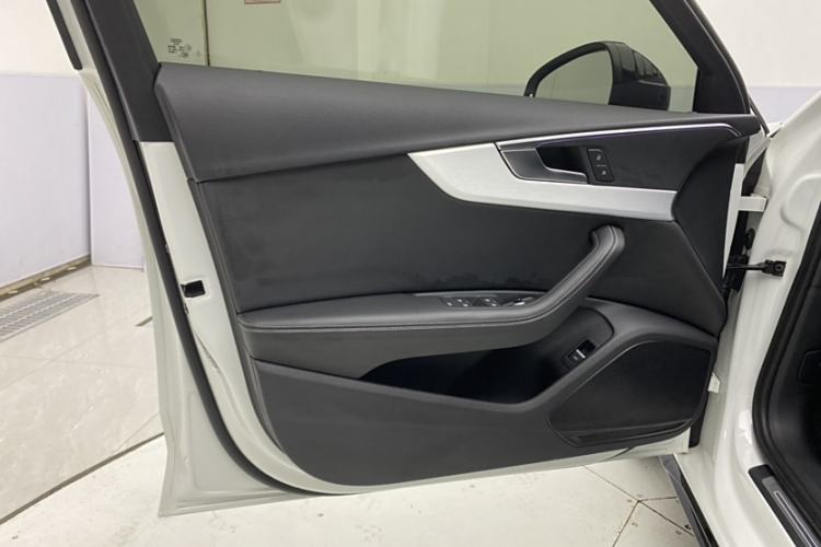 Used Audi A4L 2022 40 TFSI Luxury Dynamic Model
