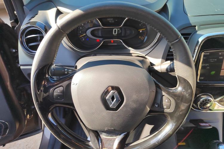 Used Renault Captur 2015 1.2T Automatic Luxury First Edition