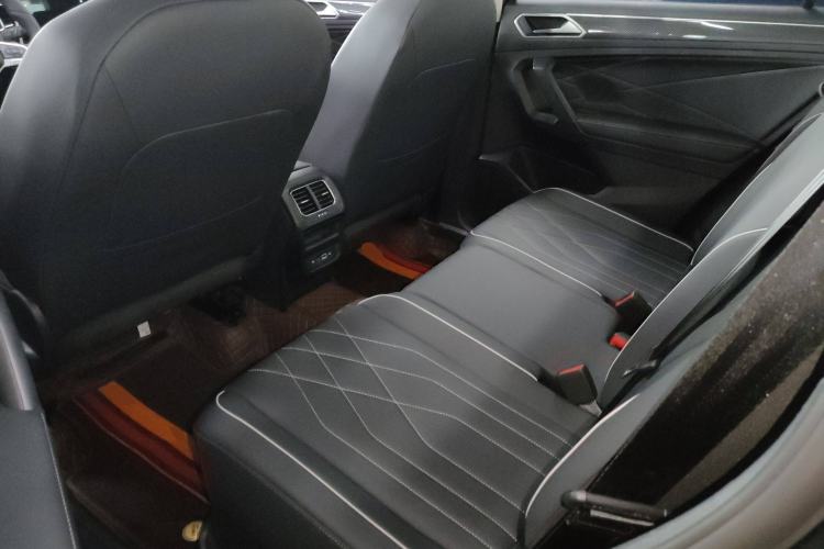 Used Volkswagen Tiguan L 2024 Outstanding Model 330TSI Automatic Two-Wheel Drive R-Line Dragon Glory Edition
