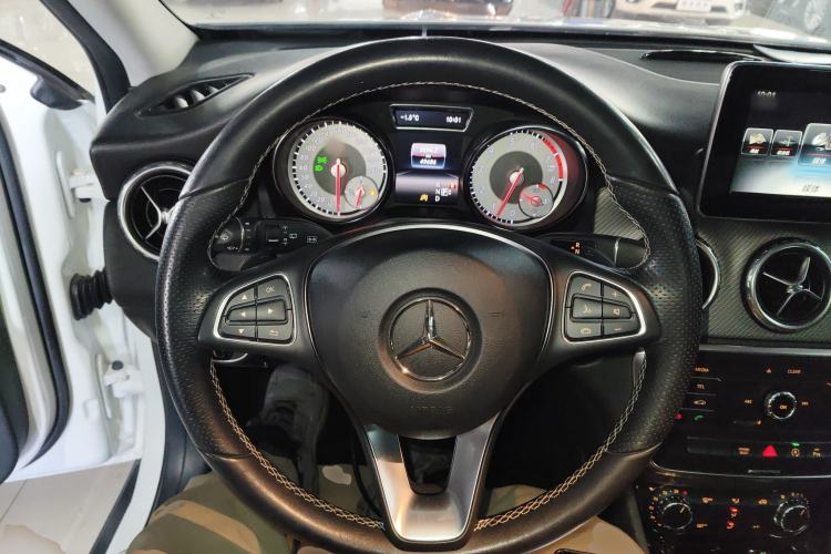 Used Mercedes-Benz GLA 2016 GLA 200 Fashion Model
