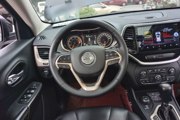 Used  Cherokee 2017 2.4L Professional Edition