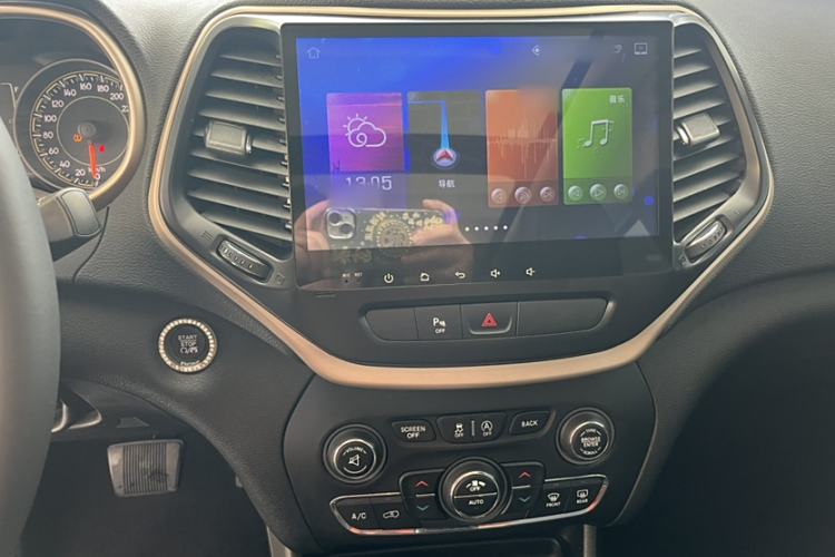 Used  Cherokee 2016 2.4L Professional Edition
