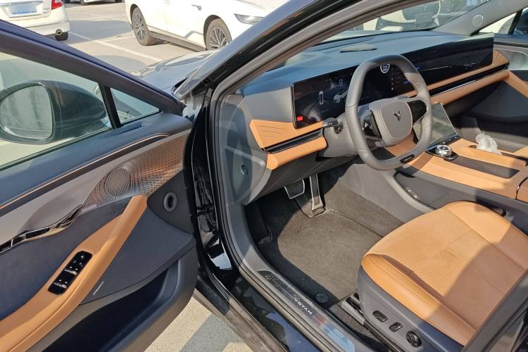 Used VOYAH PASSION 2024 PHEV Four-Wheel Drive Ultra-Long Range Executive Edition
