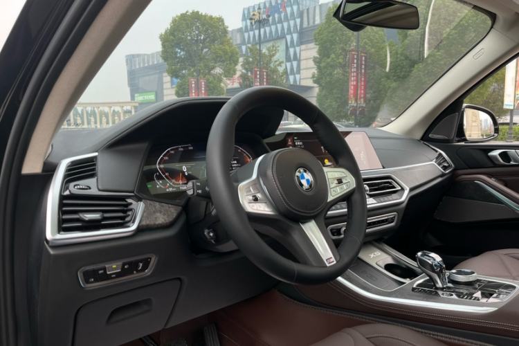 Used BMW X5 2022 Restyled xDrive 30Li Luxury Version M Sport Package
