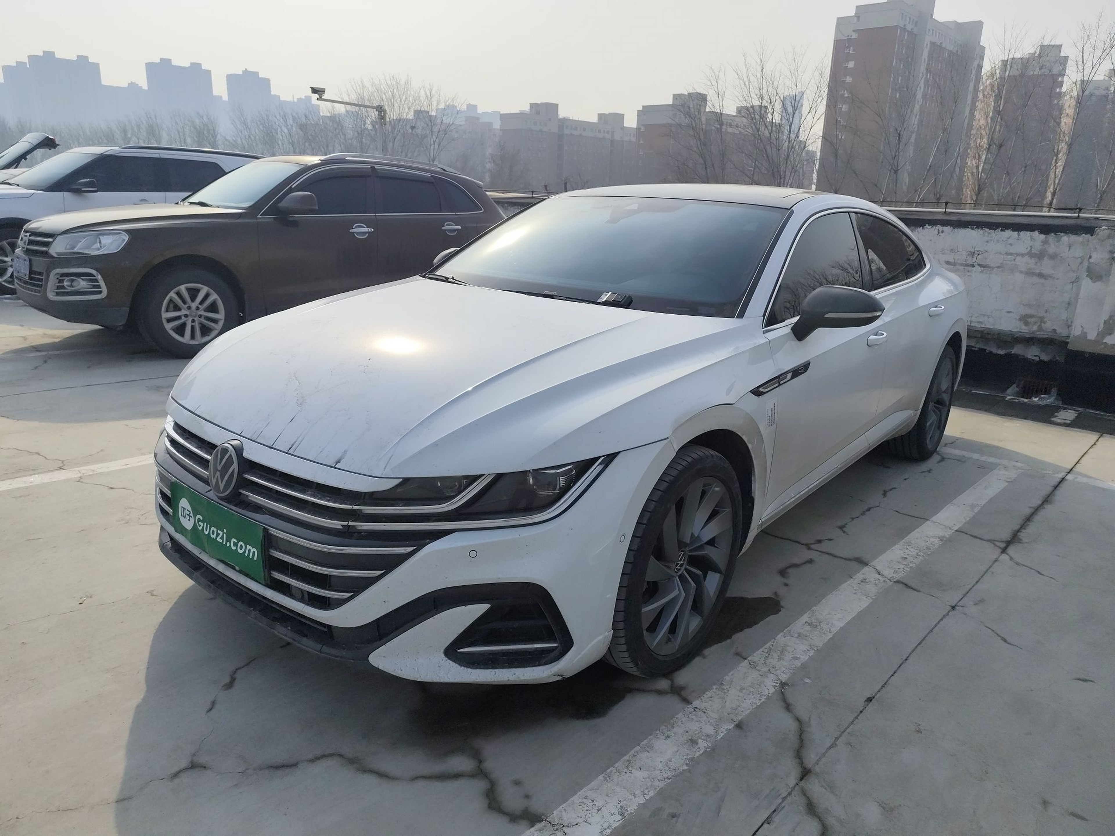 تحت مقدمة السيارة