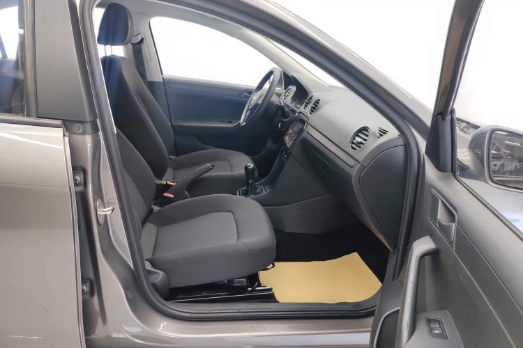 Used Volkswagen Jetta 2015 Value Edition 1.6L Manual Fashionable Style
