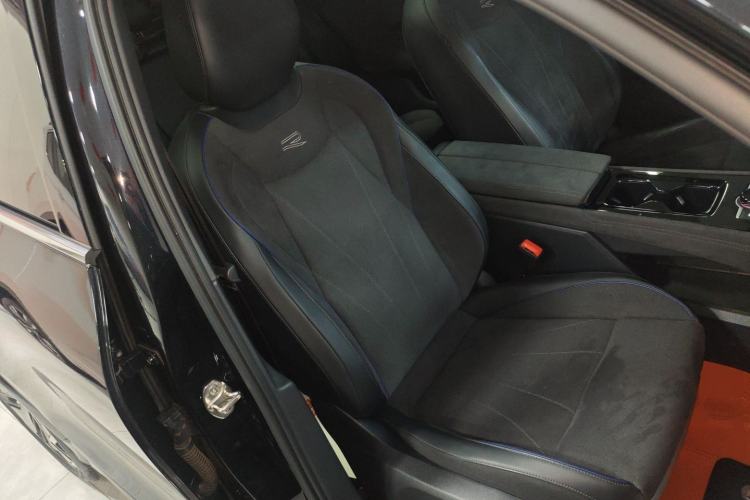 Used Volkswagen Tiguan L 2024 PRO 330TSI Two-Wheel Drive R-Line Prestige Edition
