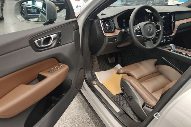 Used Volvo XC60 New Energy 2025 Plug-in Hybrid Long-Range All-Wheel Drive Smart & Luxurious Edition