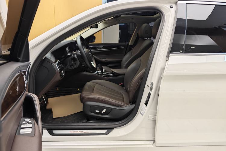 Used BMW 5 Series 2019 Facelifted 525Li Luxury Package
