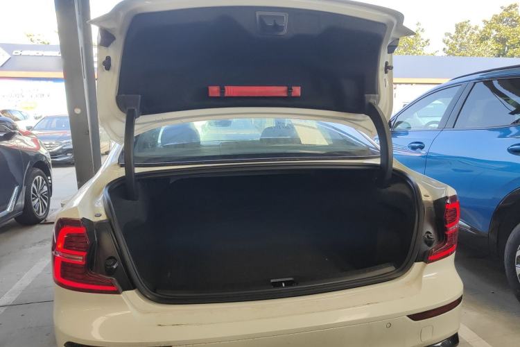 Used Volvo S60 2025 B5 Zhiya Sport Edition