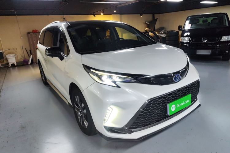 Used Toyota Granvia 2023 2.5L Hybrid Luxury Edition
