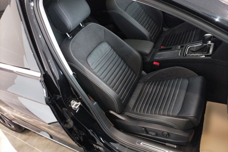 Used Volkswagen Magotan 2020 330TSI DSG Leading Model
