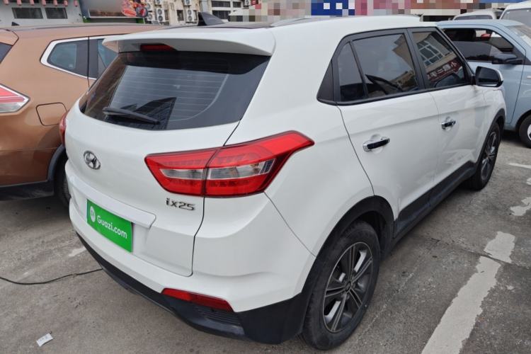 Used Hyundai ix25 2015 1.6L Automatic Two-Wheel-Drive Deluxe DLX Model