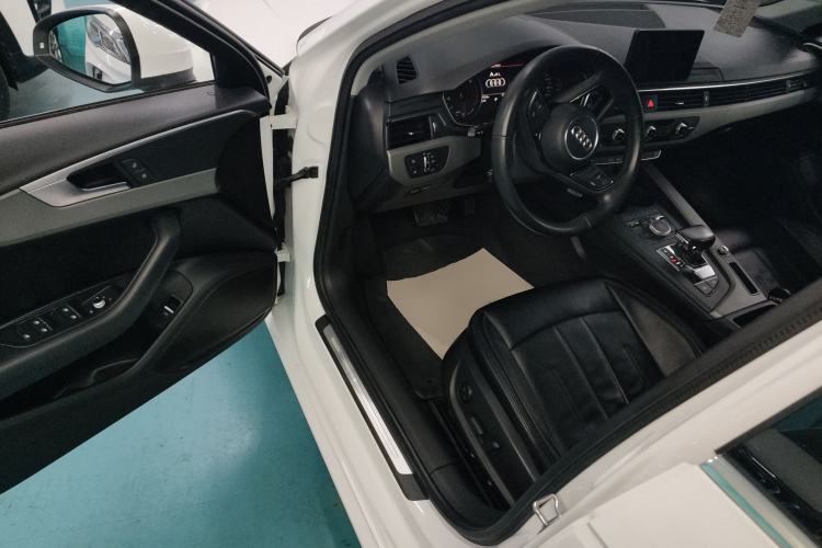 Used Audi A4L 2018 30th Anniversary Edition 30 TFSI Ambition Model
