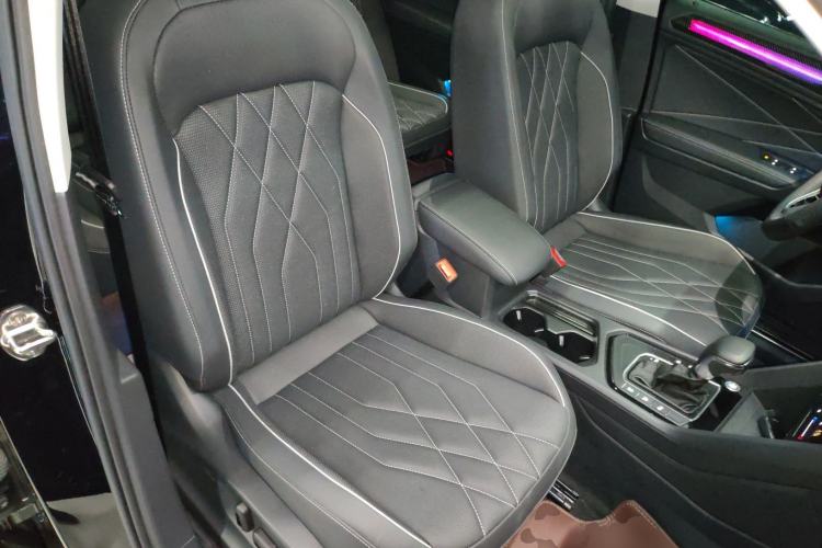 Used Volkswagen Tiguan L 2023 330TSI Automatic Two-Wheel Drive R-Line Enjoyment Edition
