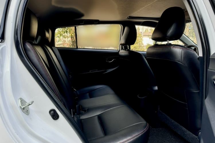 Used Toyota YARiS L 2016 Revised Version 1.5G CVT with Dynamic Sunroof
