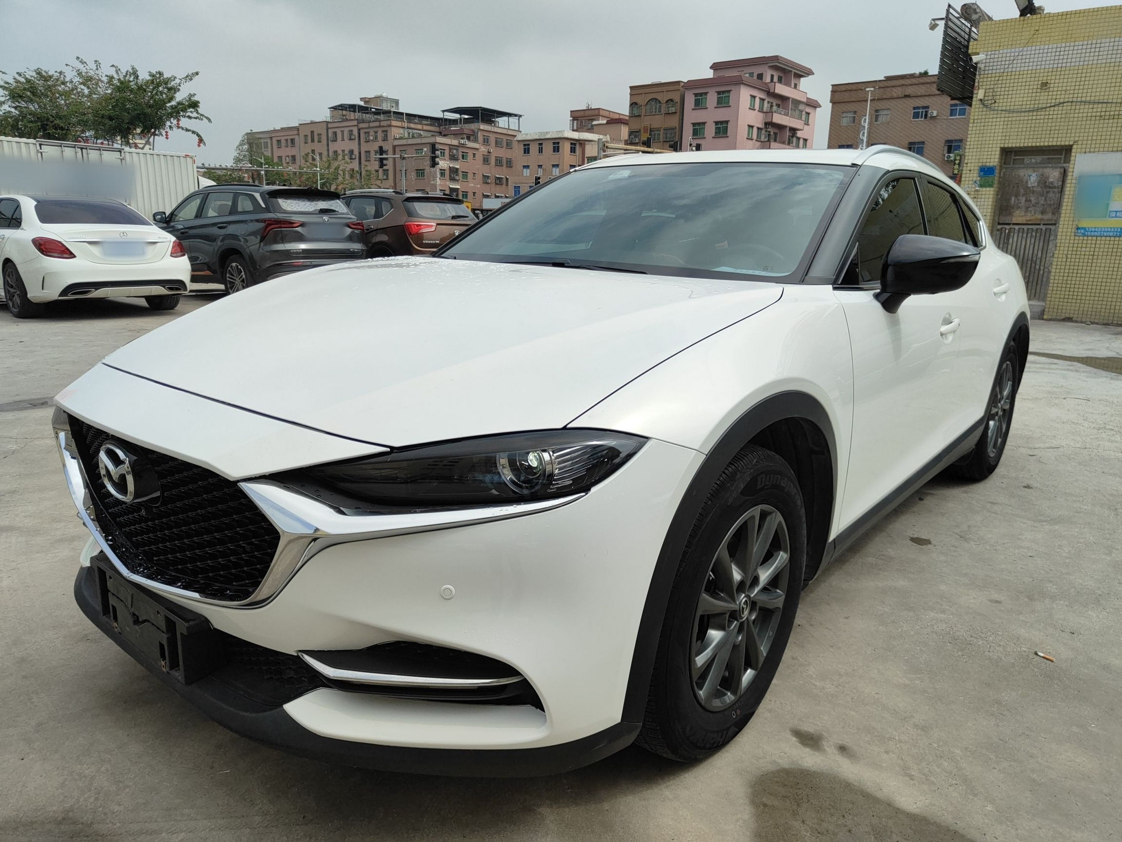 Под передней частью автомобиля