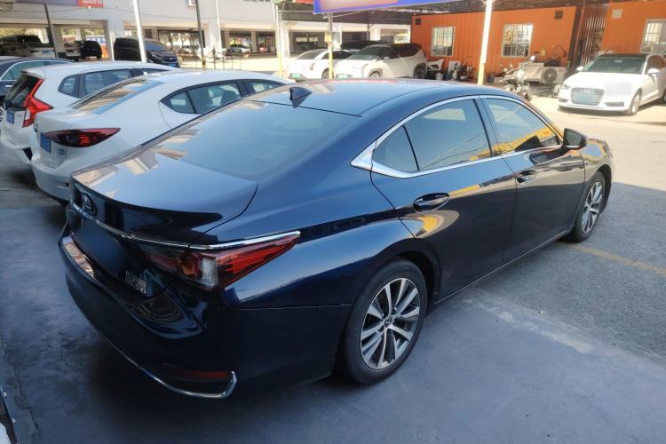 TDK.VehicleDetails.img