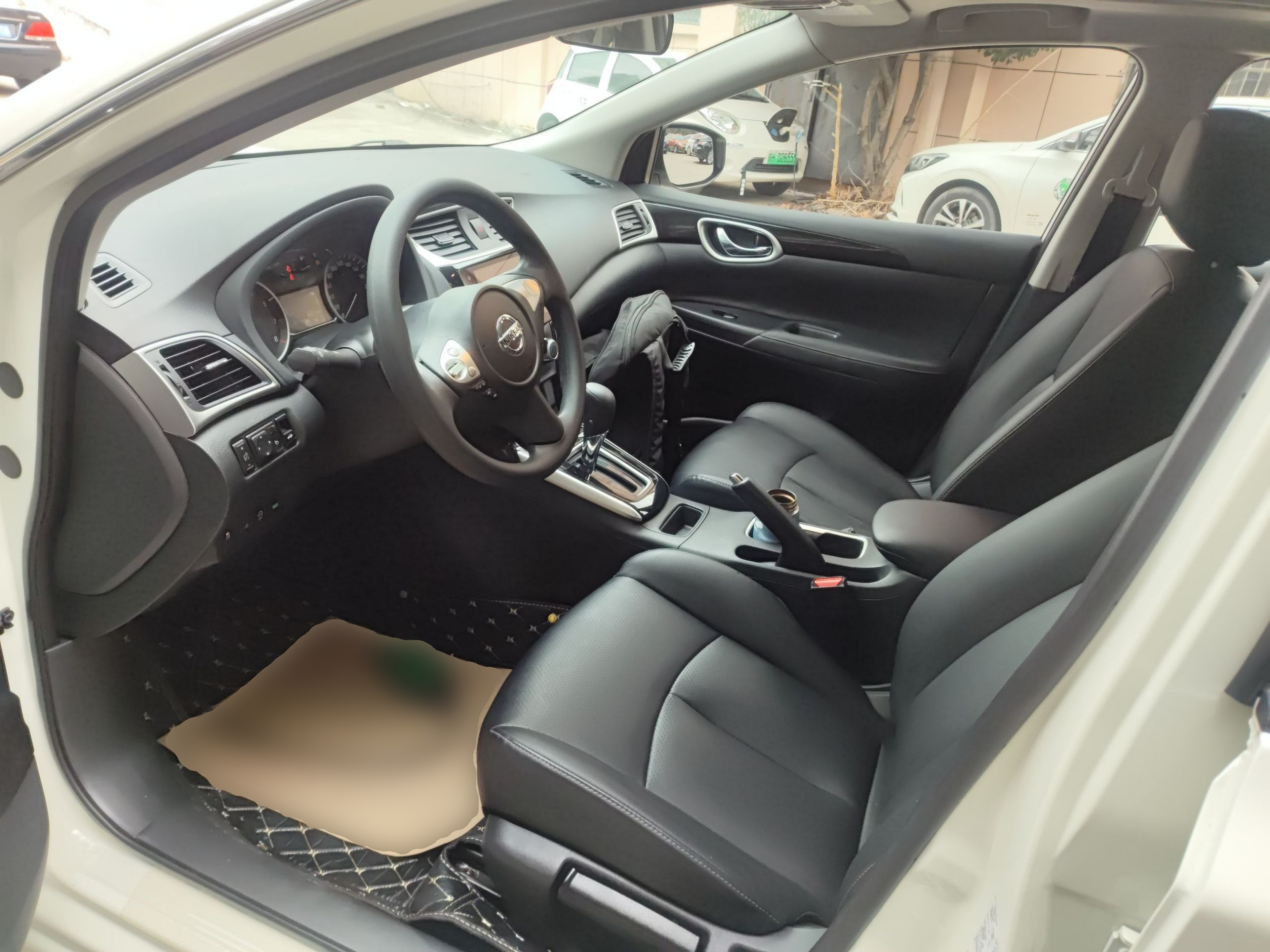 Переднее сиденье в автомобиле