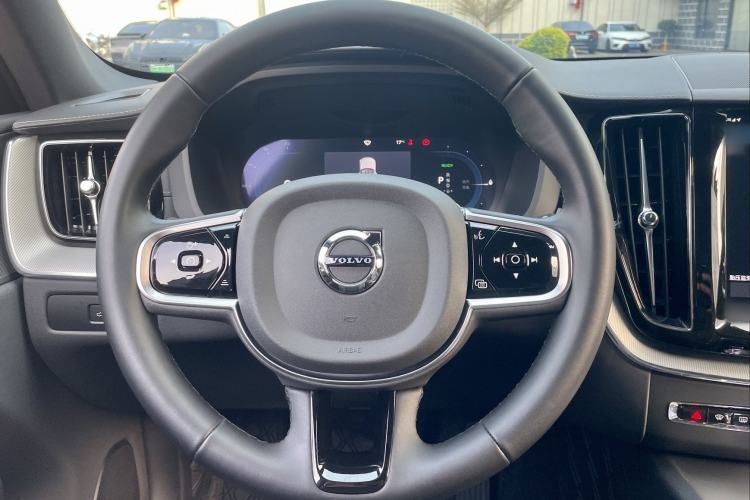 Used Volvo XC60 New Energy 2025 Plug-in Hybrid Long-Range All-Wheel Drive Zhiyuan Extreme Night Black Edition