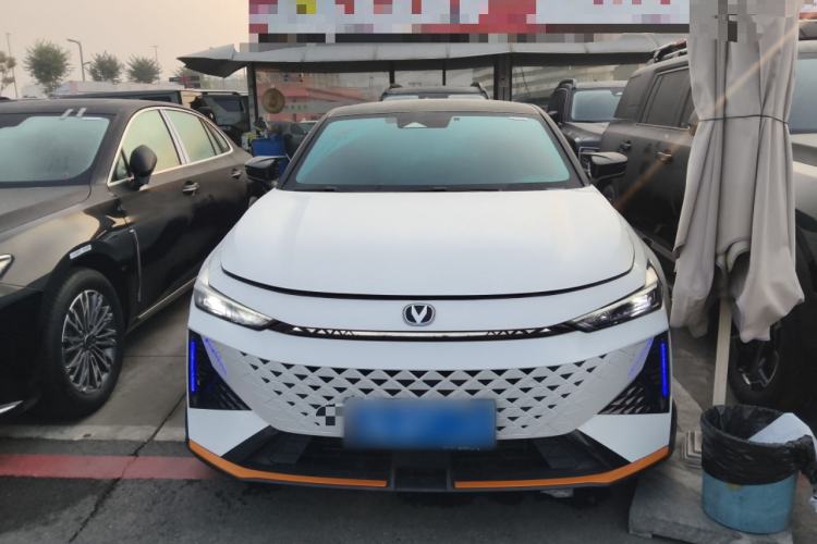 Used Changan UNI-V 2025 1.5T 500Bar Prestige Sporty Version
