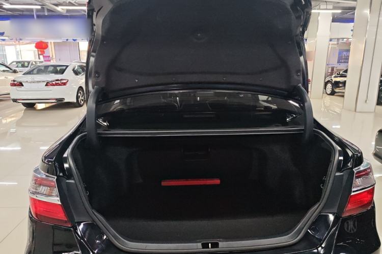 Used Toyota Camry 2015 2.0G Premier Edition
