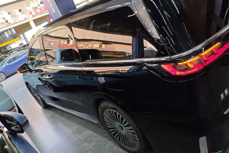 Used VOYAH Dream 2025 PHEV Four-Wheel Drive Prestige Kunpeng Edition
