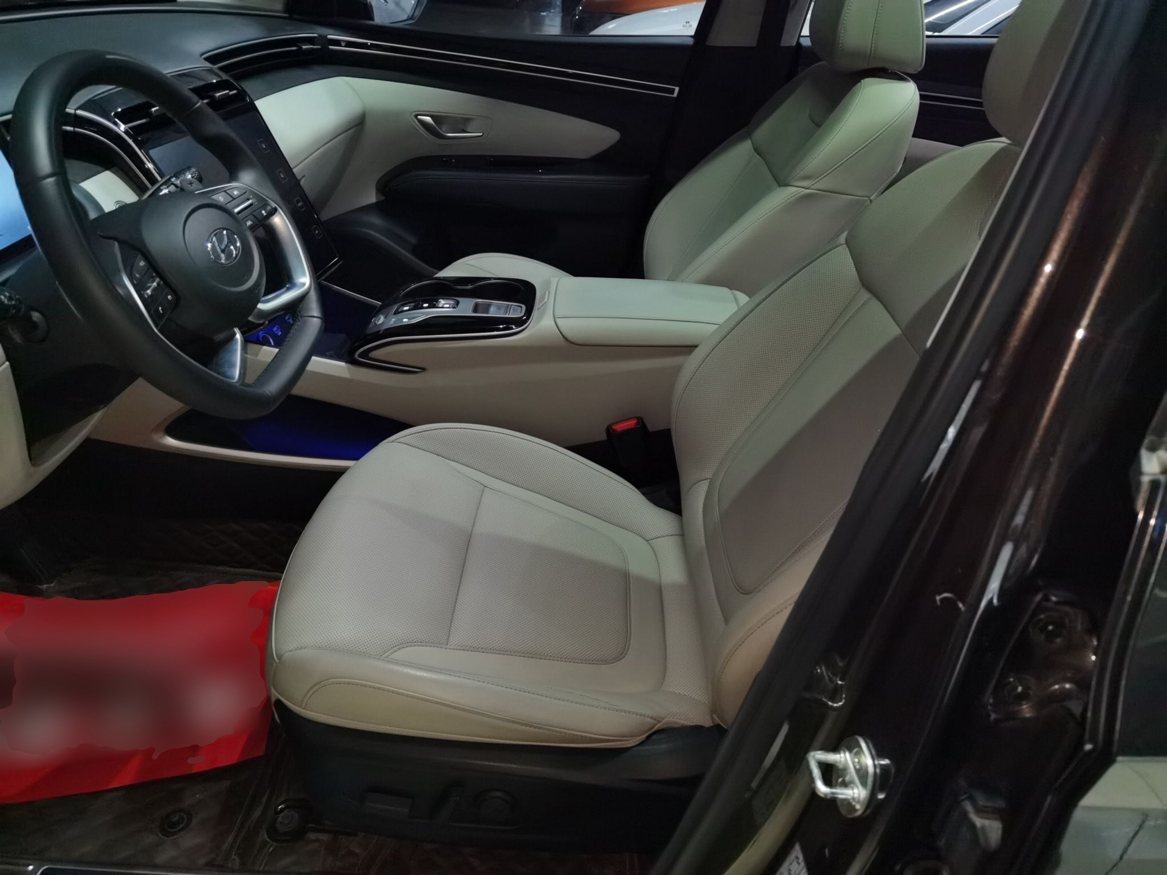 المقاعد الأمامية داخل السيارة