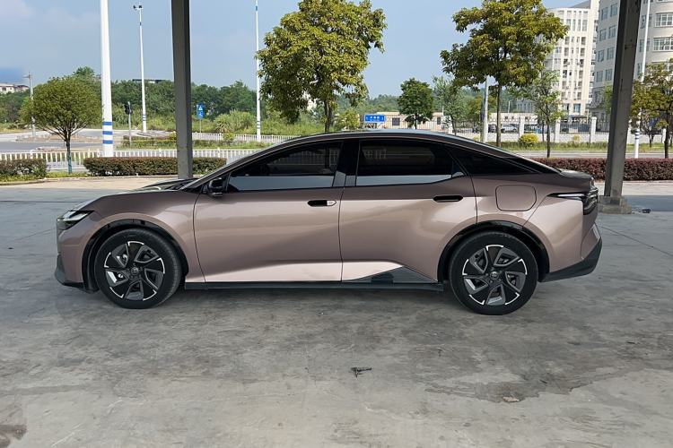 Used Toyota bZ3 2023 616 km Long-Range Premium
