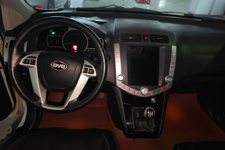 Used BYD S6 2014 2.0L Manual Luxury 5-Seater