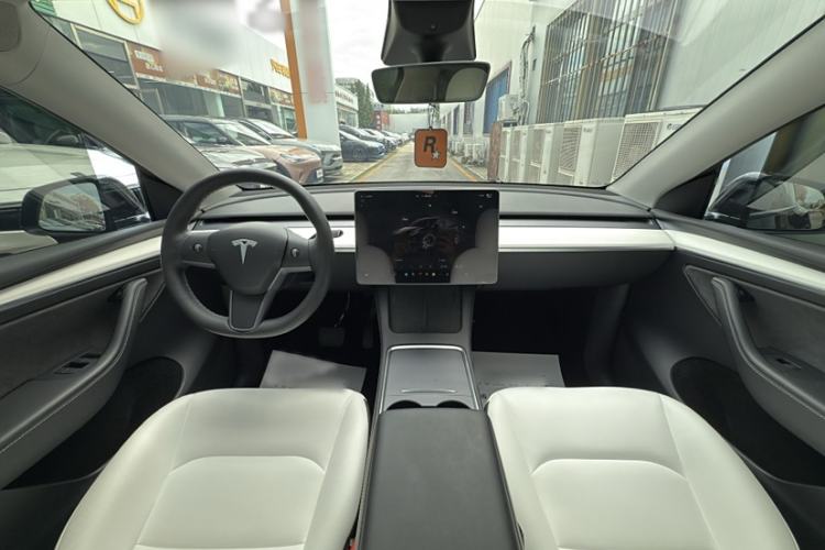 Used Tesla Model Y 2022 Long-Range All-Wheel-Drive Version
