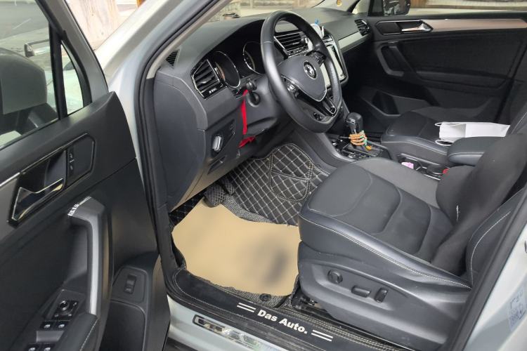 Used Volkswagen Tiguan L 2019 Revised 330TSI Automatic Two-Wheel Drive Smart & Luxury Edition China VI Standard
