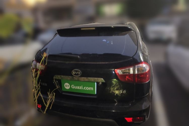 Used BYD S6 2014 2.0L Manual Luxury 5-Seater