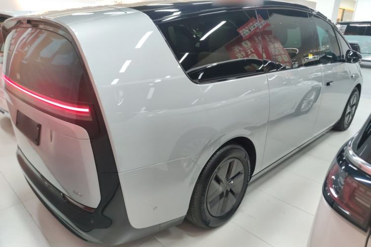 Used Li Auto MEGA 2024 Ultra Model
