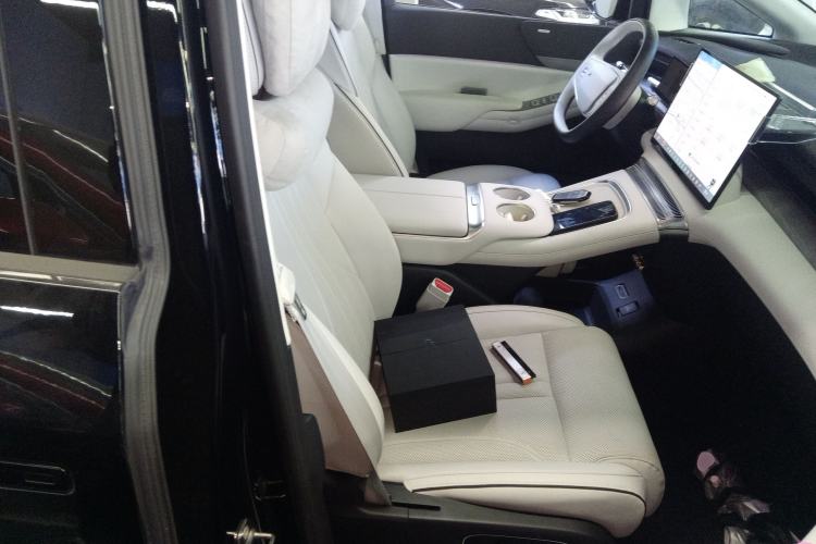 Used XPeng X9 2024 640 All-Wheel Drive High-Performance Max
