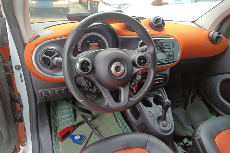 Used  fortwo 2015 1.0L 52 kW Hardtop Passion Edition
