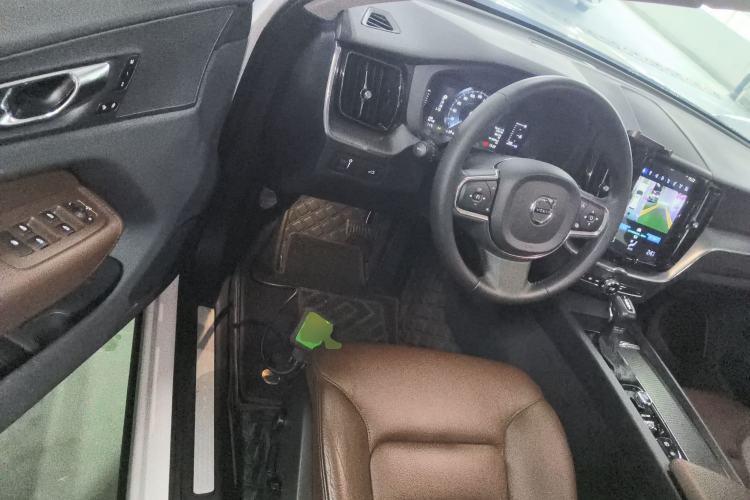 Used Volvo XC60 2019 T5 4x4 Smart Edition China VI Standard