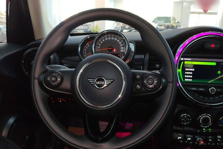 Used  MINI 2020 1.5T COOPER Classic Edition Five-Door Version
