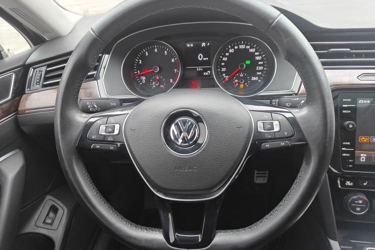 Used Volkswagen Magotan 2018 330TSI DSG Advanced Model
