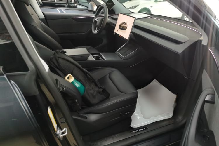 Used Tesla Model Y 2025 Rear-Wheel-Drive Version