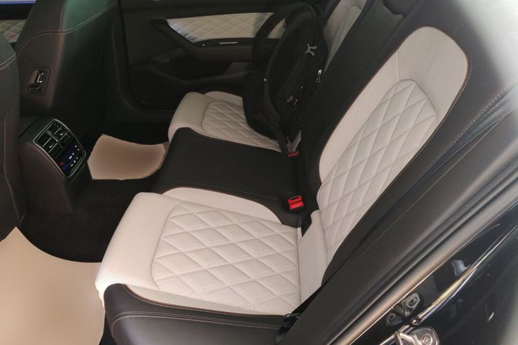 Used Volkswagen Magotan 2024 2 Million Units Zhongxiang Version 330TSI DSG Luxury Edition
