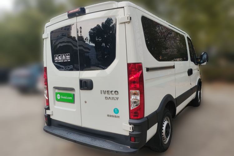 Used Iveco Eurocargo 2021 3.0T Automatic Chao Rui Short Wheelbase Low-Roof Side-Sliding Door F1C