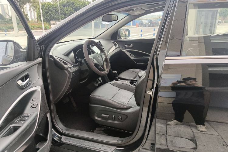 Used Hyundai Santa Fe 2013 2.4L Automatic Two-Wheel Drive Smart Version
