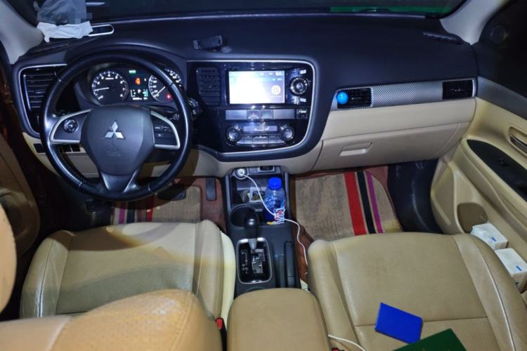 Used Mitsubishi Outlander (Import) 2013 2.4L 4x4 Luxury Navigation Edition 5 Seats