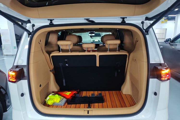 Used VOYAH Dream 2024 PHEV Ultra-Long Range Flagship Edition