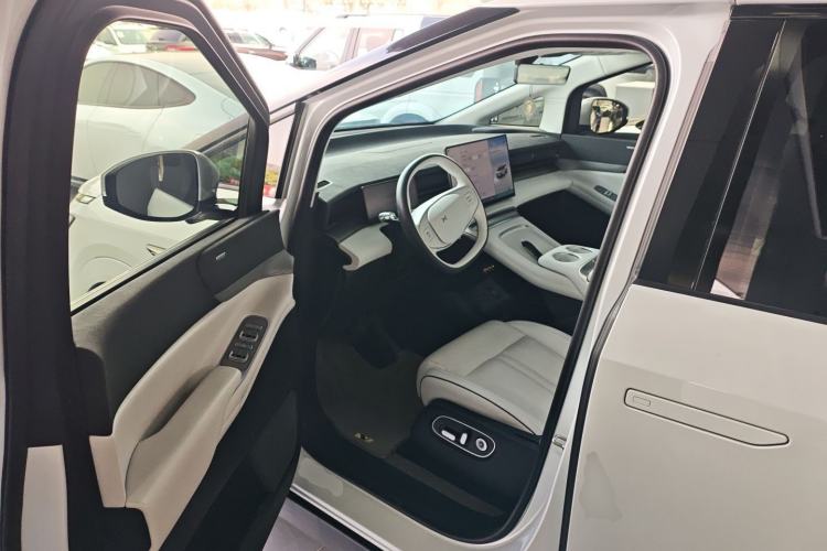 Used XPeng X9 2024 640 All-Wheel Drive High-Performance Max
