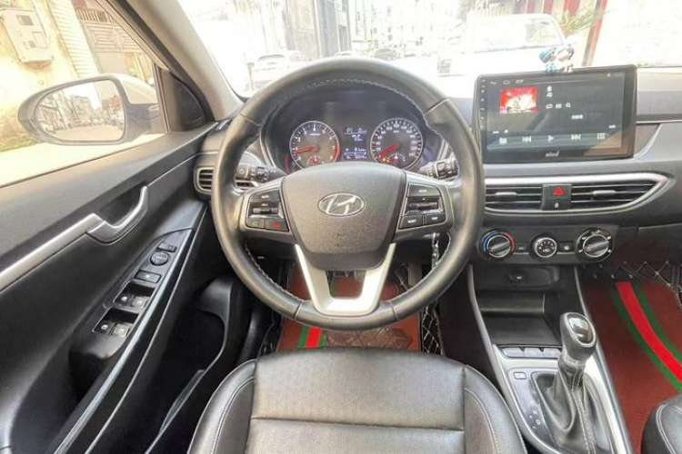 Used Hyundai Celesta Traveler 2018 1.6L Automatic Yixin Model China V Standard
