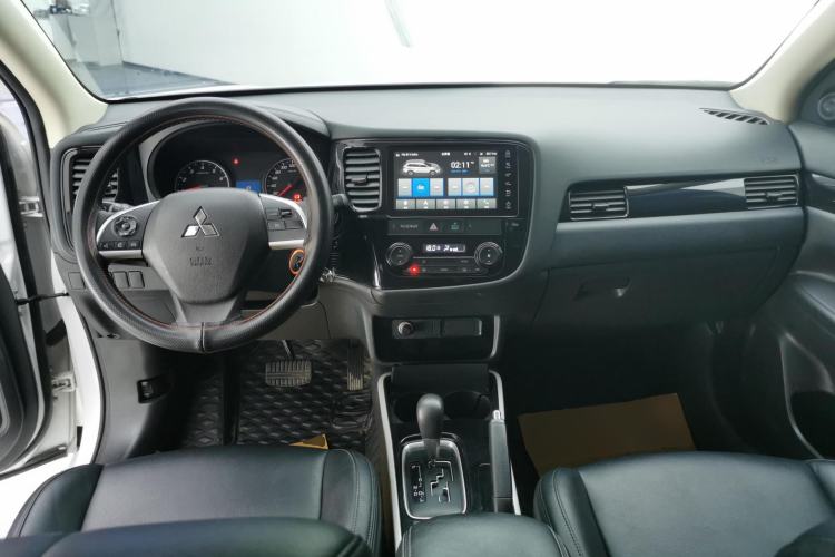 Used Mitsubishi Outlander 2021 Revised Version 2.0L Two-Wheel Drive Comfort Edition 5 Seats
