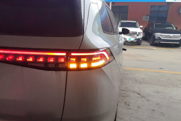 Used  eπ008 2024 210Max Range-Extended Version 6 Seats