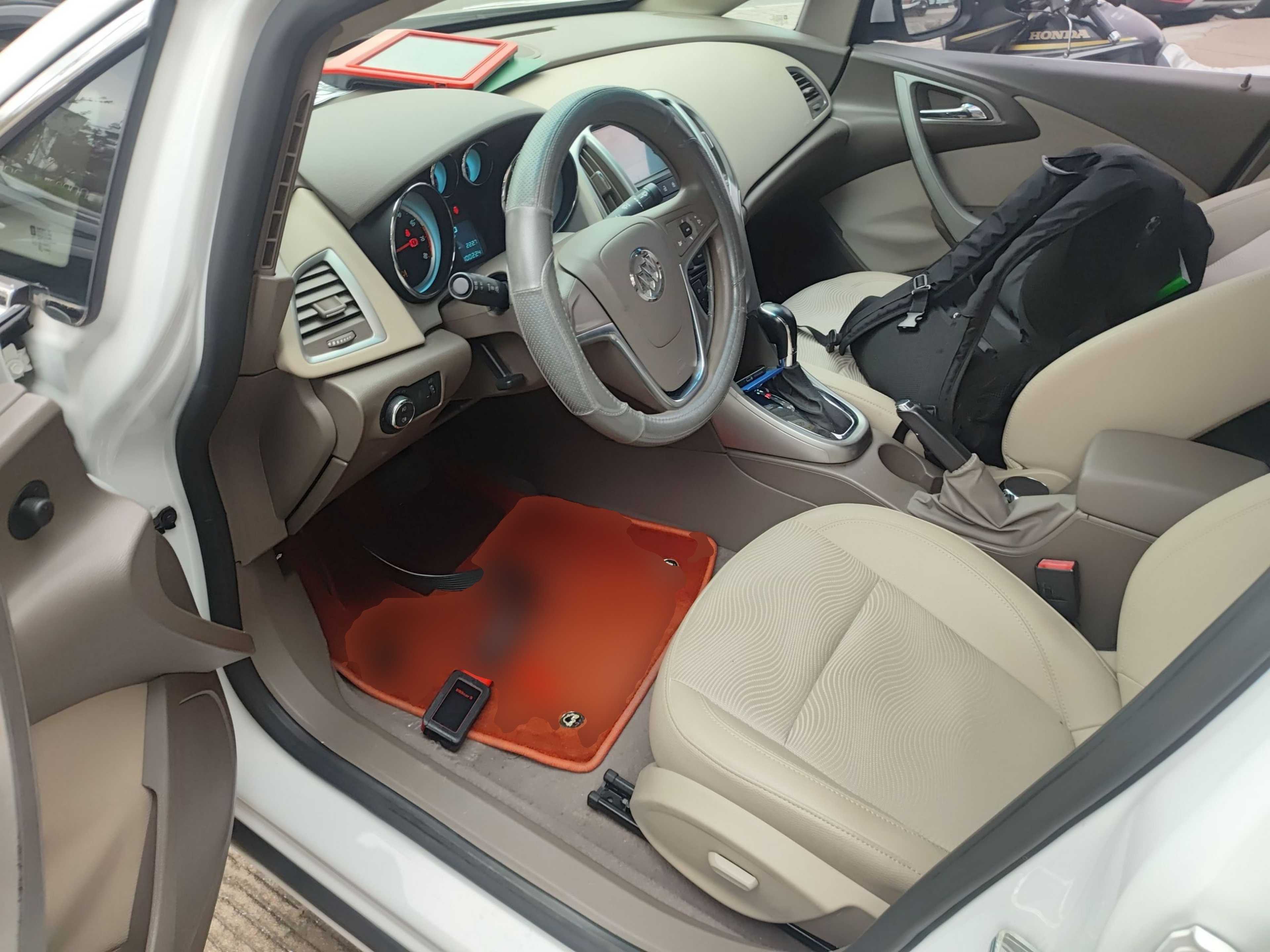 Переднее сиденье в автомобиле